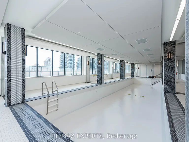 30 Shore Breeze Dr #1215 — Photo 12