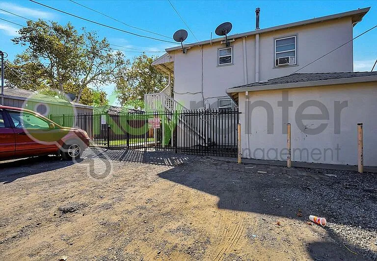 691 El Camino Ave #6 — Photo 8