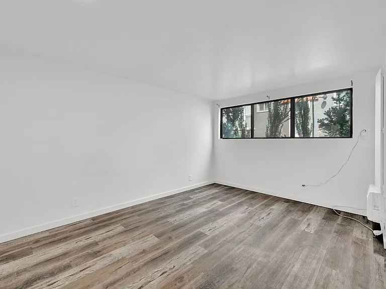 264 N 200 W — Photo 31