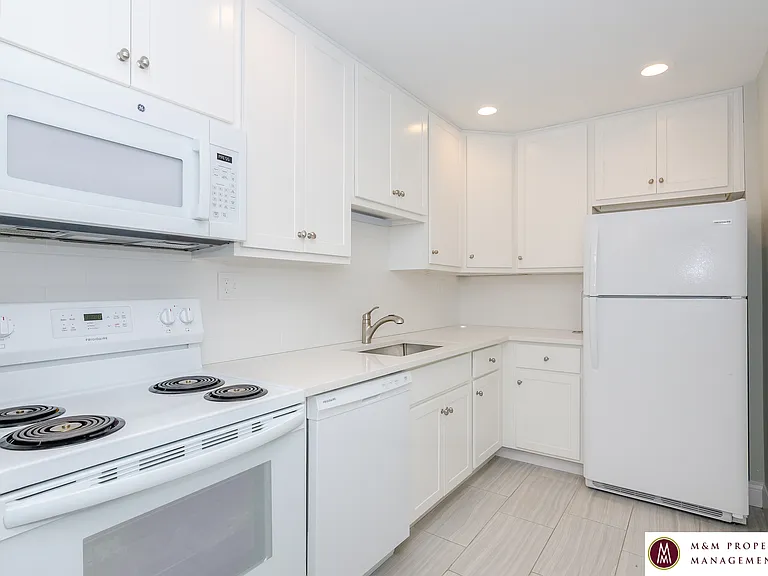 315 N Maple — Photo 16