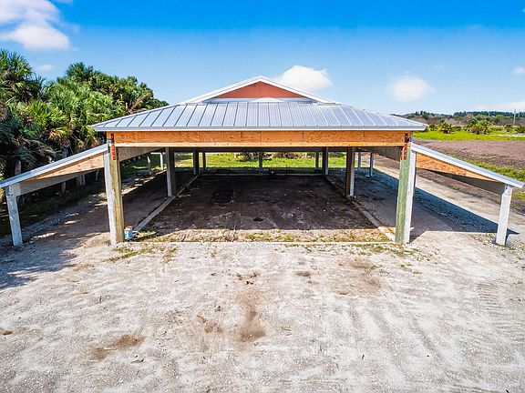 5th image of 200 S Graves Road