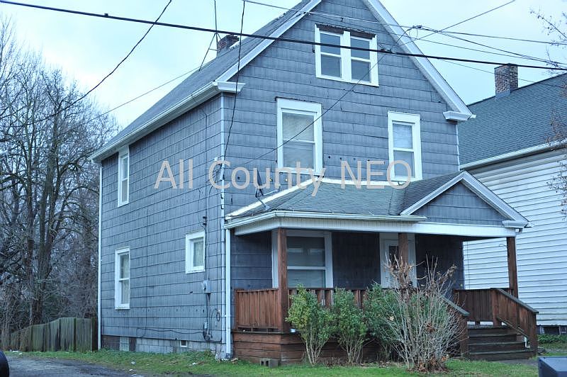 1st image of 27 Whitney Ave N