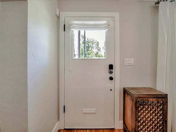 4th image of 858 Clintonia Ave