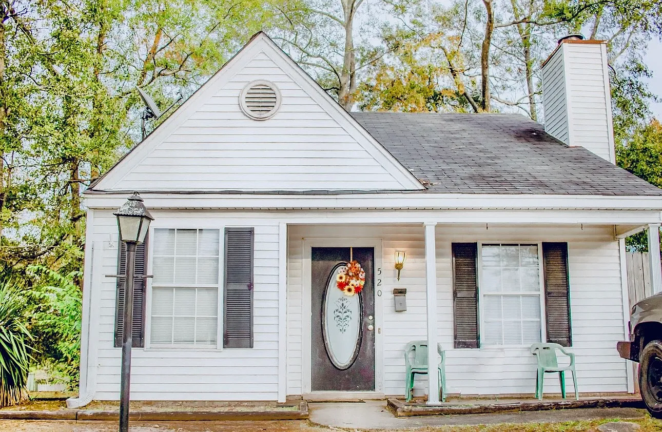 2 bed, 1000 sqft, $1,200 — Photo 1