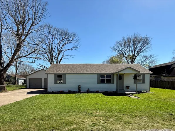111 4th St, Brazoria, TX 77422