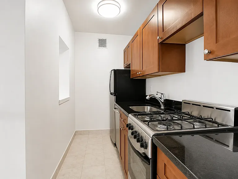 131 E 83rd St #4B — Photo 5