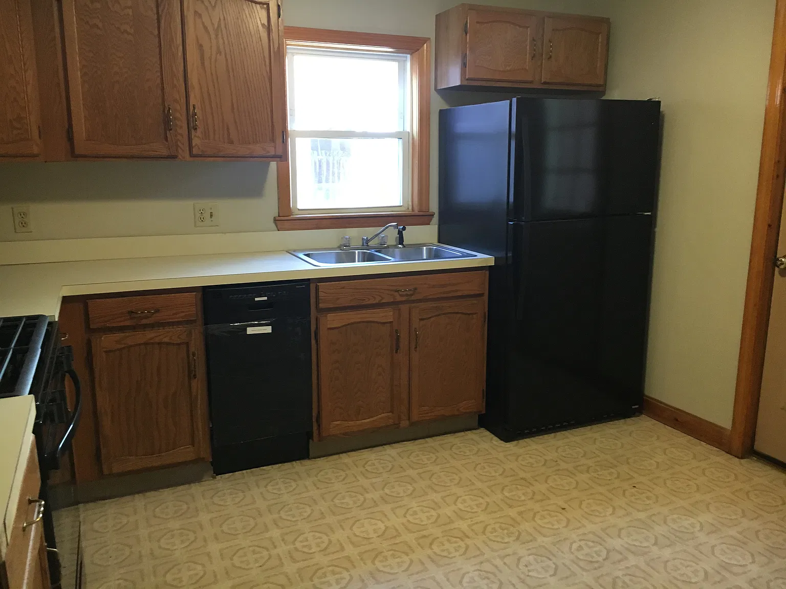 3 bed, 1200 sqft, $2,800 — Photo 2