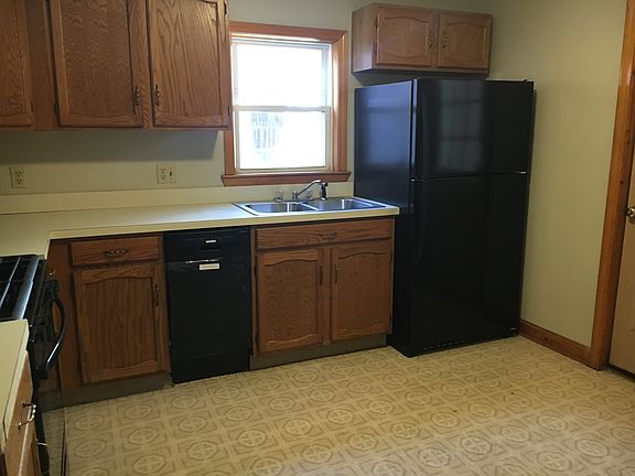 2nd image of 68 Maverick St #2