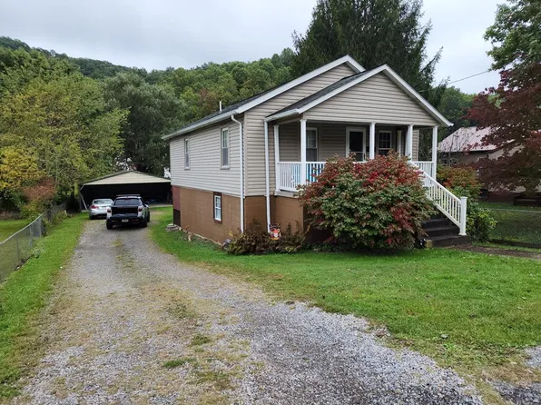 121 Nelson St, Sophia, WV 25921