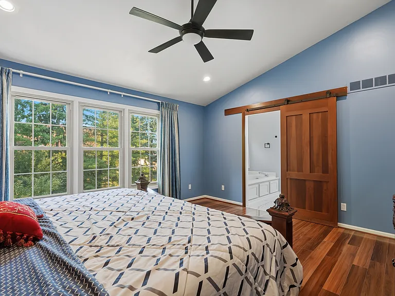 44525 Fenwick Dr — Photo 18
