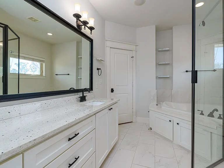225 Knox St — Photo 25
