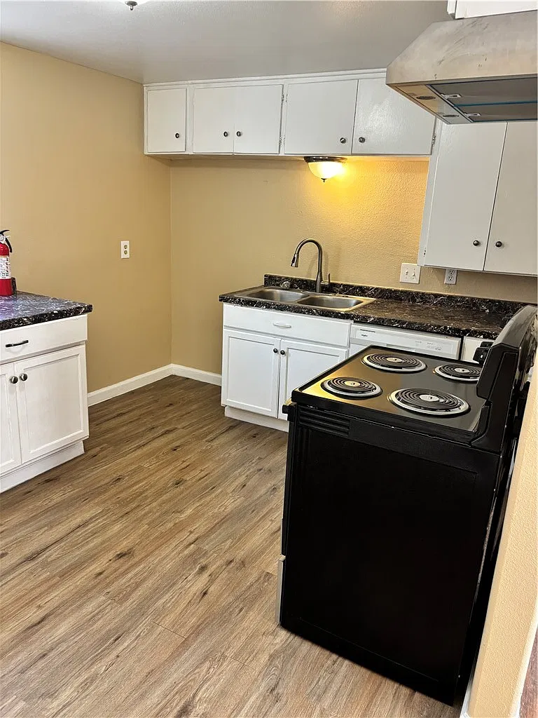 3 bed, 1.0 bath, 870 sqft, $1,495 — Photo 3