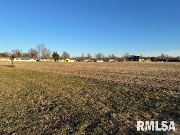 15 Harris Rd, East Peoria, IL 61611