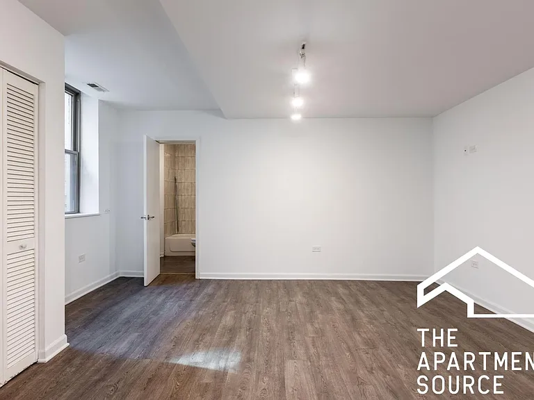 941 W Winona St #111 — Photo 19