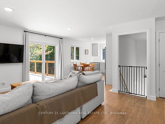 4th image of 101 Thompson Rd