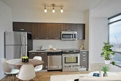 832 Bay St #902 — Photo 8
