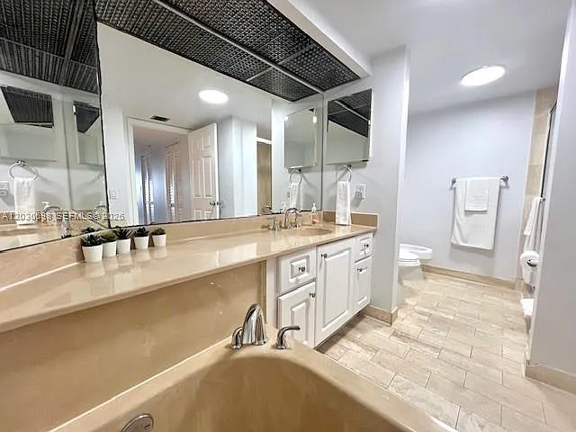 1717 N Bayshore Dr #A-1450 — Photo 21