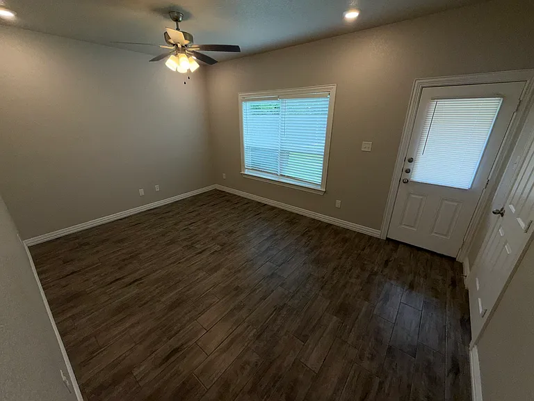 3118 Fenway Cir — Photo 7