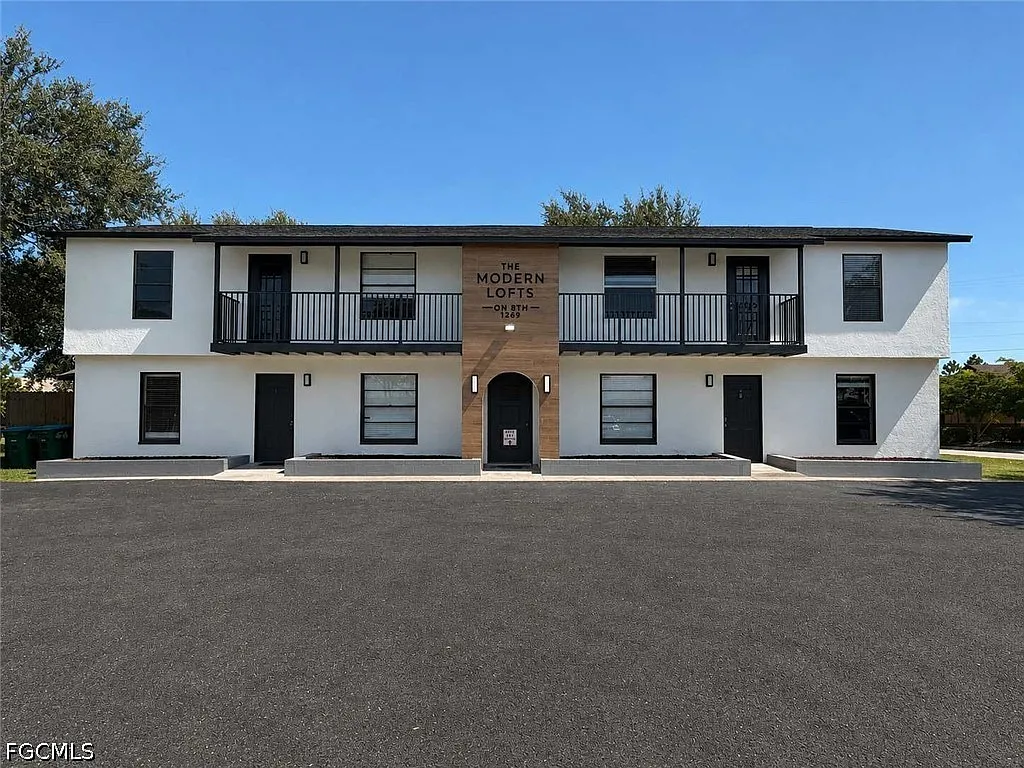 2 bed, 1.0 bath, 884 sqft, $1,600 — Photo 1