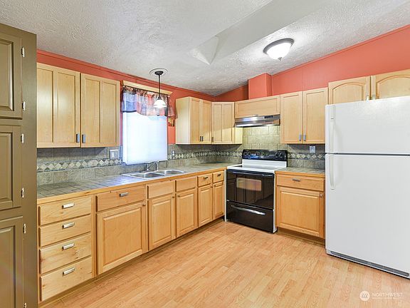 5th image of 12902 Cedar Avenue NW