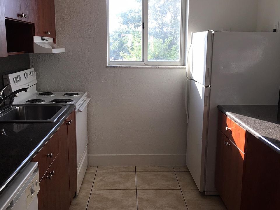 2nd image of 458 SW 10th St