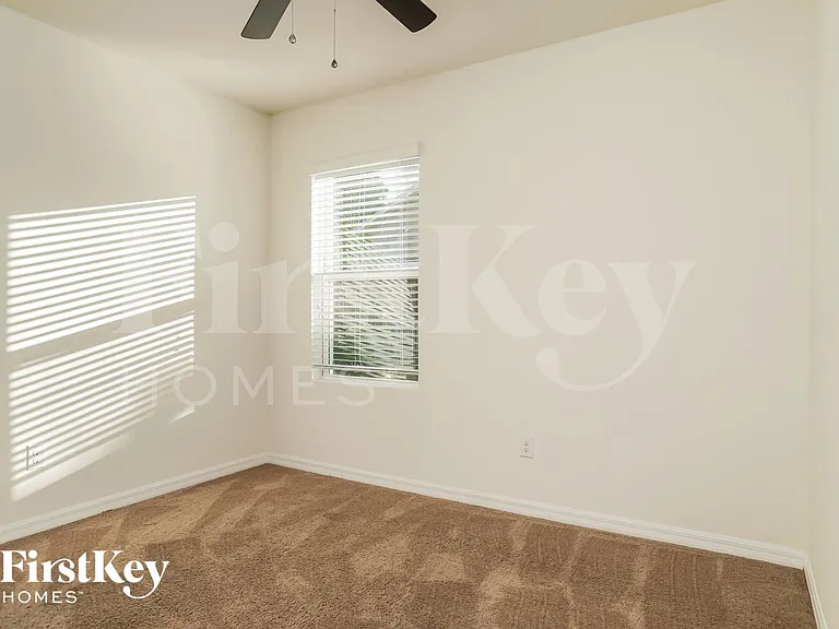 237 SE 3rd St — Photo 10