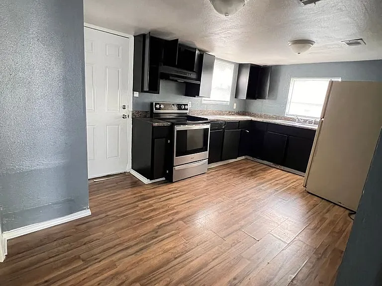 201 Root Ave — Photo 8