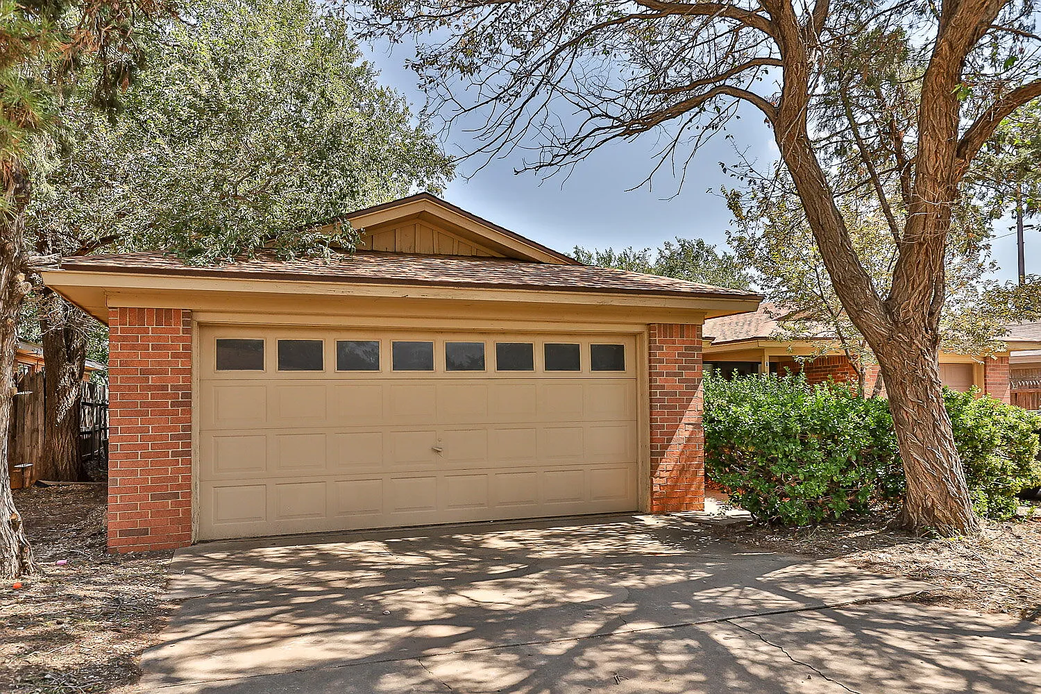 2 bed, 1.0 bath, 1221 sqft, $1,100 — Photo 1