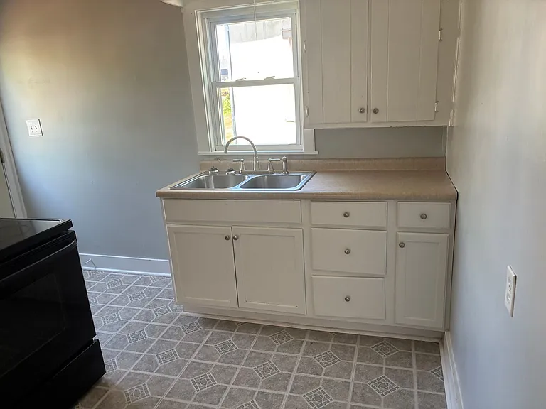 504 Henry St — Photo 36