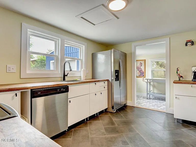 416 Wright St — Photo 3
