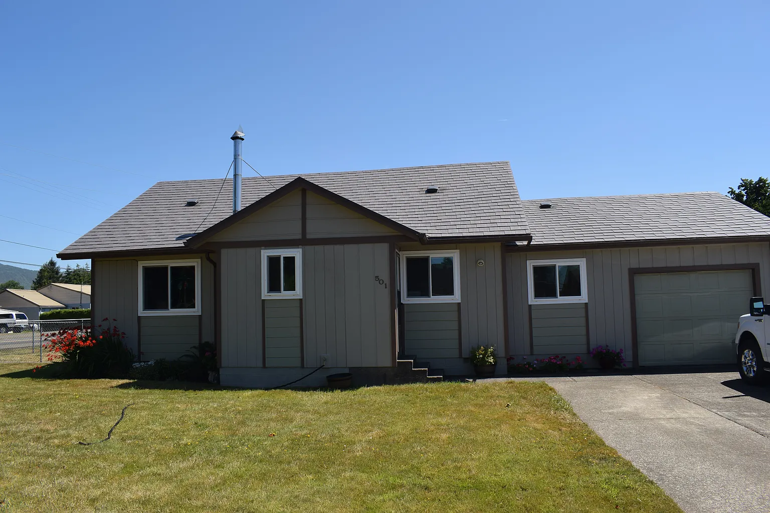 501 Linden Dr photo 1