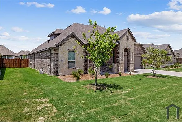 1216 Blanco Trl — Photo 2