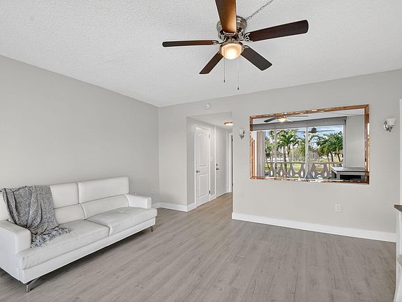 3rd image of 15 S Golfview Rd APT 201