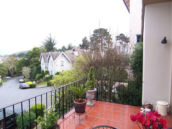 Neighborhood vVew from Terrace