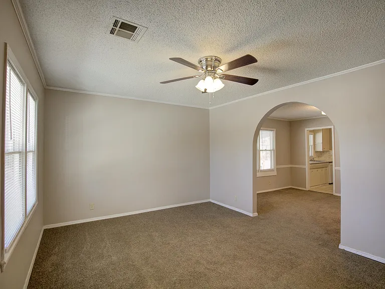 1325 S Delaware Ave — Photo 2