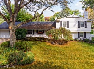 30054 Wicklow Rd, Farmington Hills, MI 48334