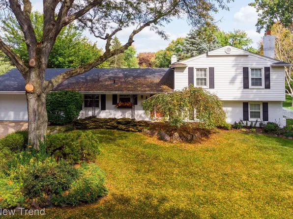 30054 Wicklow Rd, Farmington Hills, MI 48334