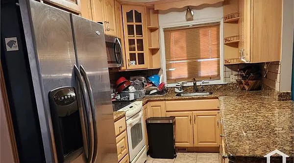3 bed, 1200 sqft, $1,750 — Photo 2