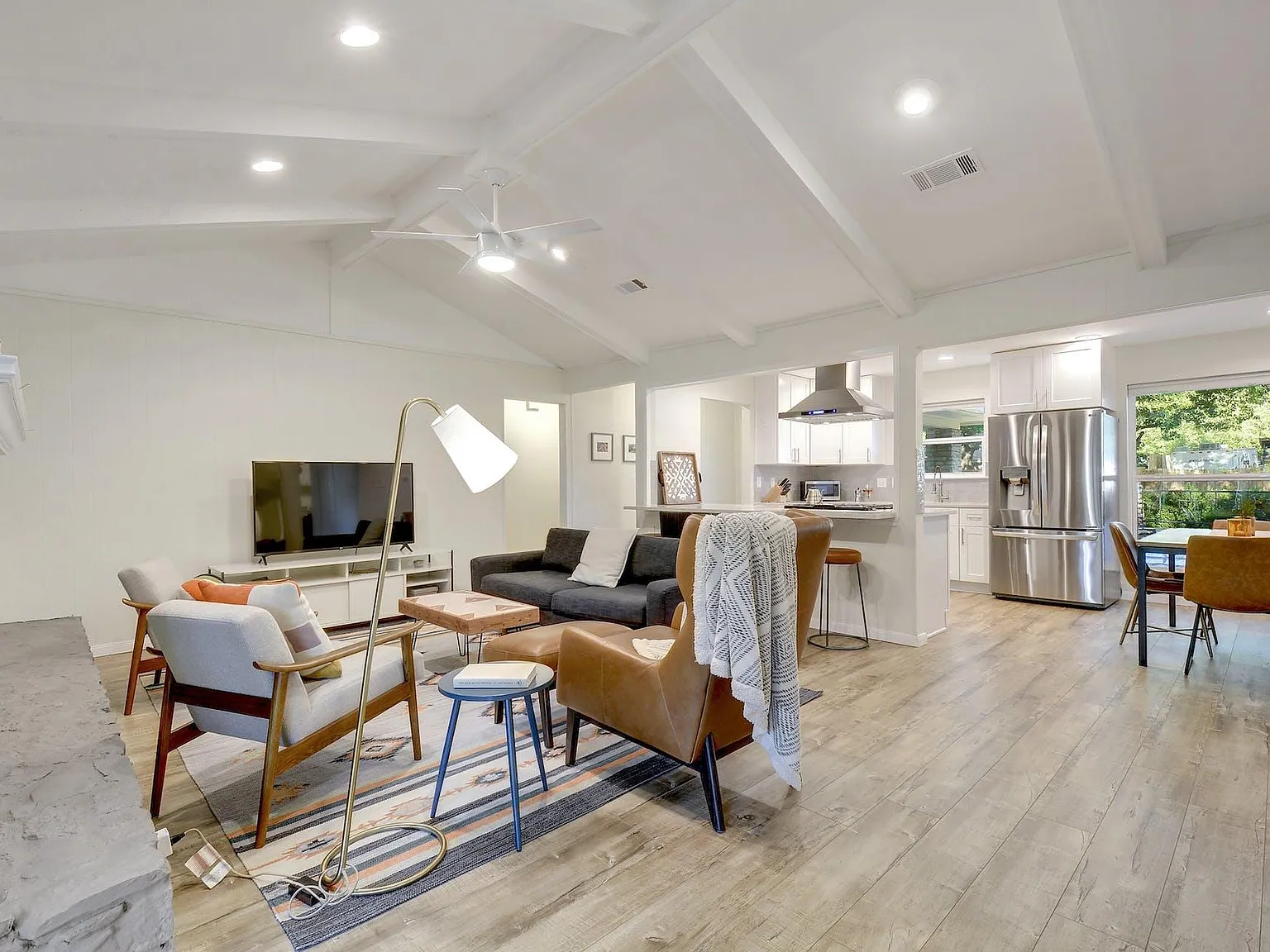 4 bed, 1584 sqft, $3,000 — Photo 3