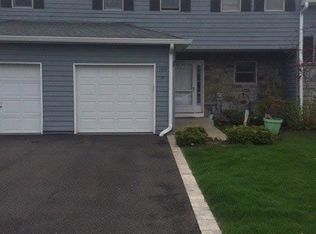 105 Alicia Dr, North Babylon, NY 11703