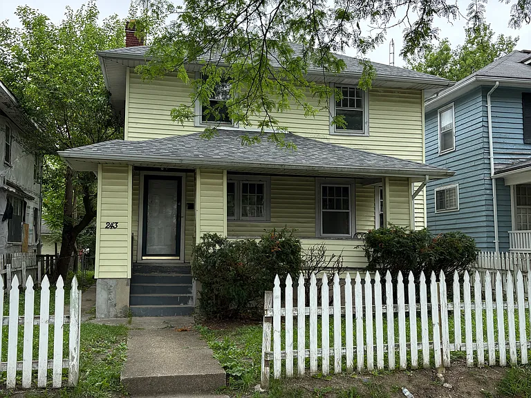 243 Kenwood Ave — Photo 2