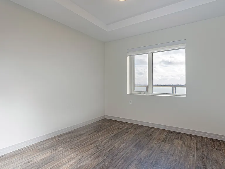 160 Lancaster Dr — Photo 21