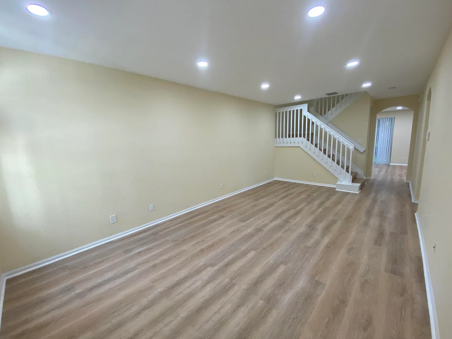 4 bed, 3.5 bath, 1951 sqft, $3,700 — Photo 4