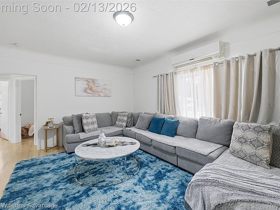 5th image of 15990 Merriman Rd