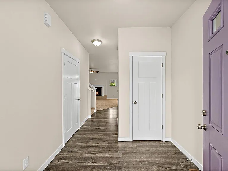 702 Hubbard Rd SE — Photo 3