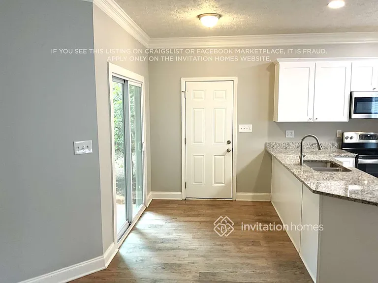 2015 Towne Park Dr — Photo 6