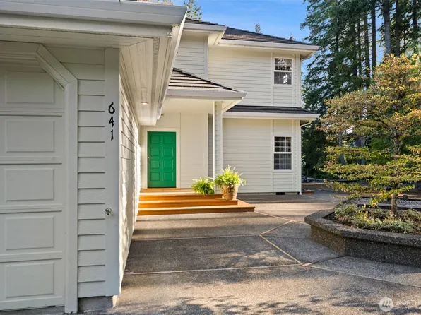 641 E Lakeshore Drive, Allyn, WA 98524