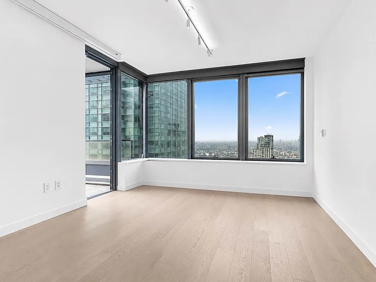 3 Court Sq #2608 — Photo 4