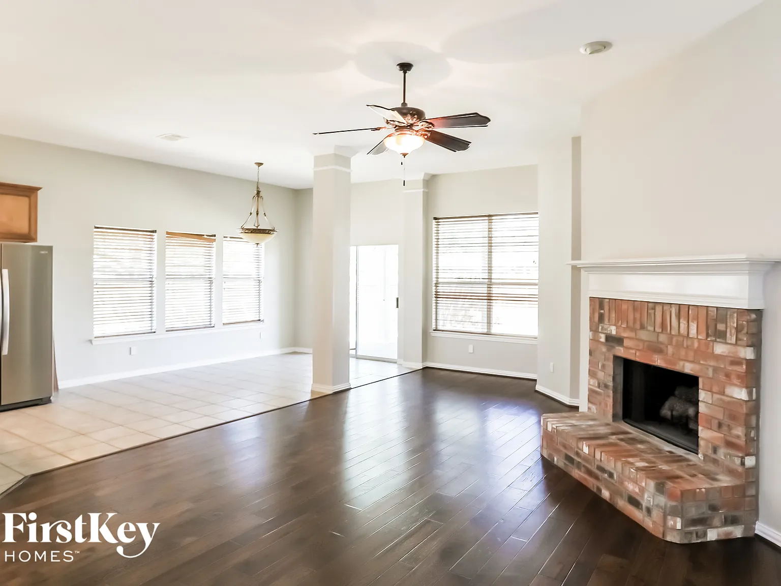 3 bed, 2.0 bath, 2744 sqft, $3,015 — Photo 3
