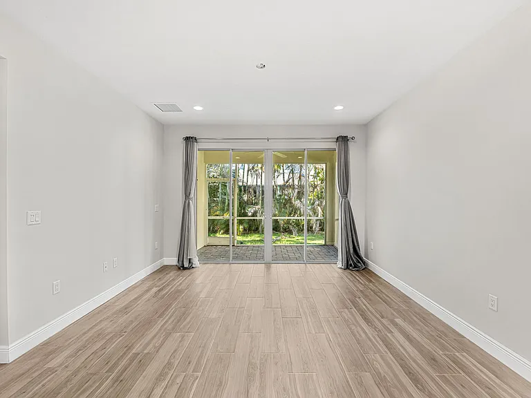 1011 Steven Patrick Ave — Photo 6